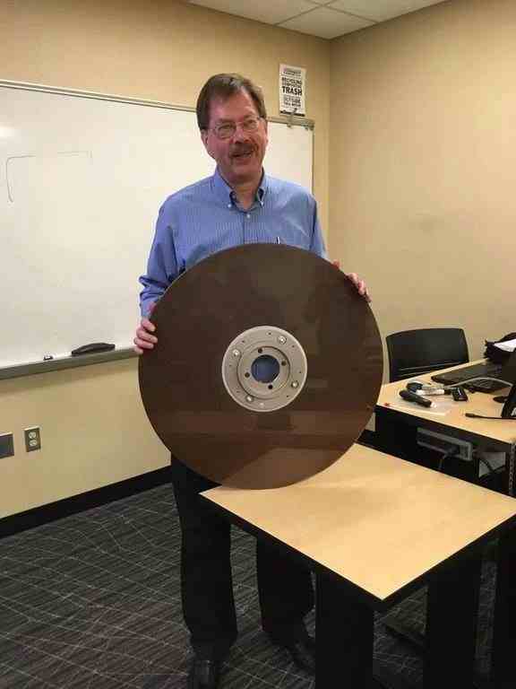 A 10MB hard drive from the 1960s